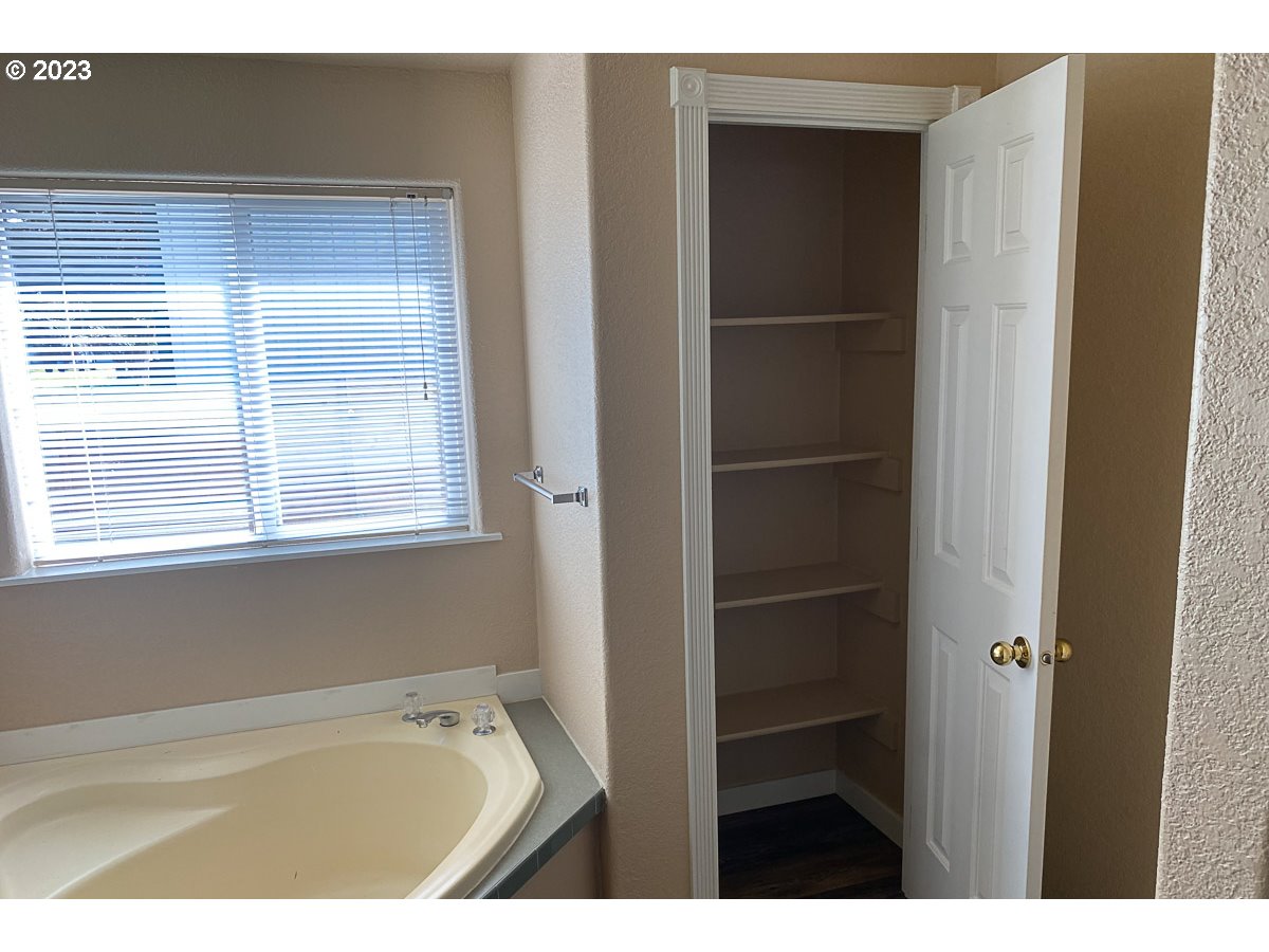 802 Engleside Ave Property Photo 12
