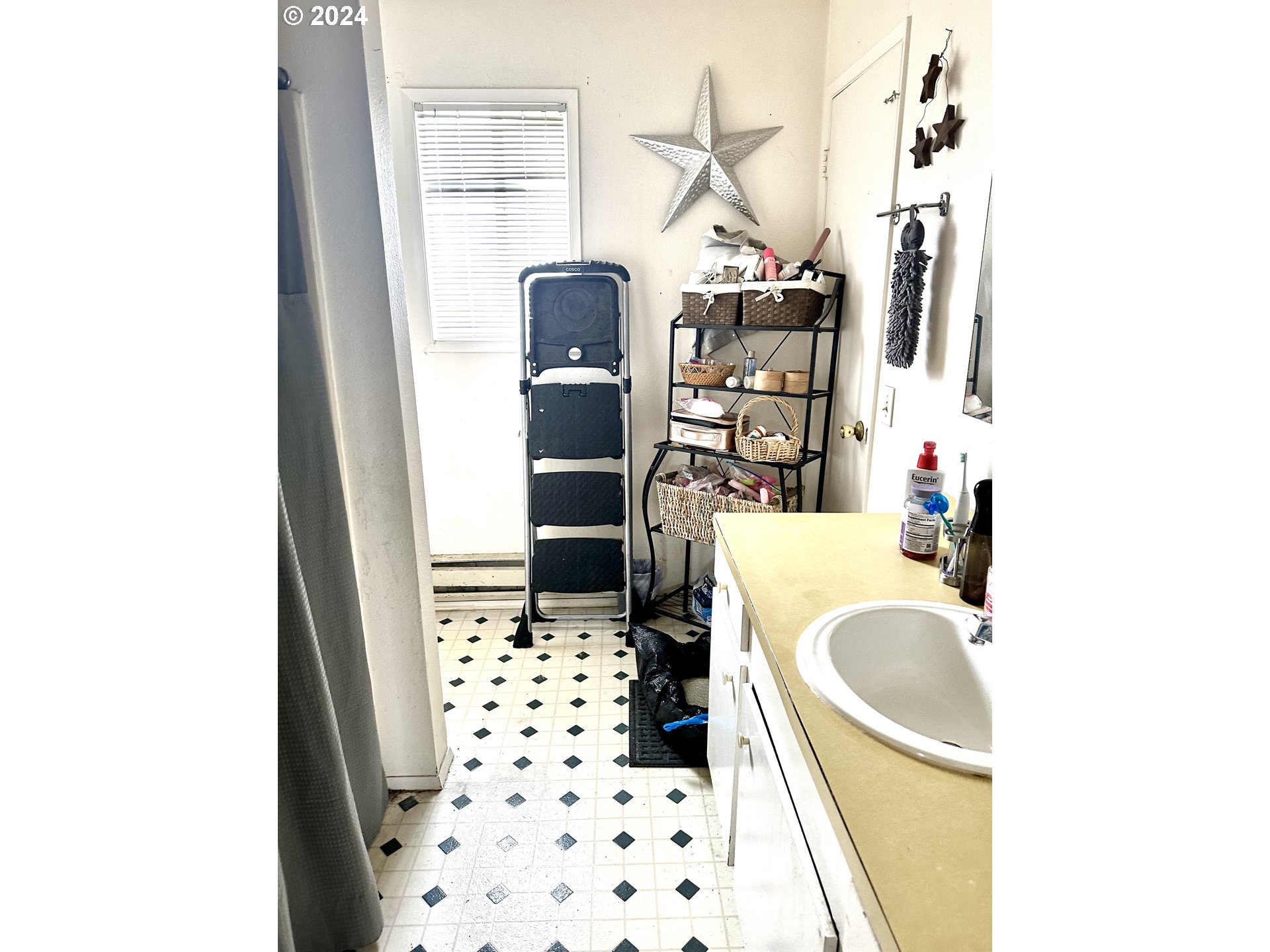 2765/2751 Myrtle St Property Photo 24