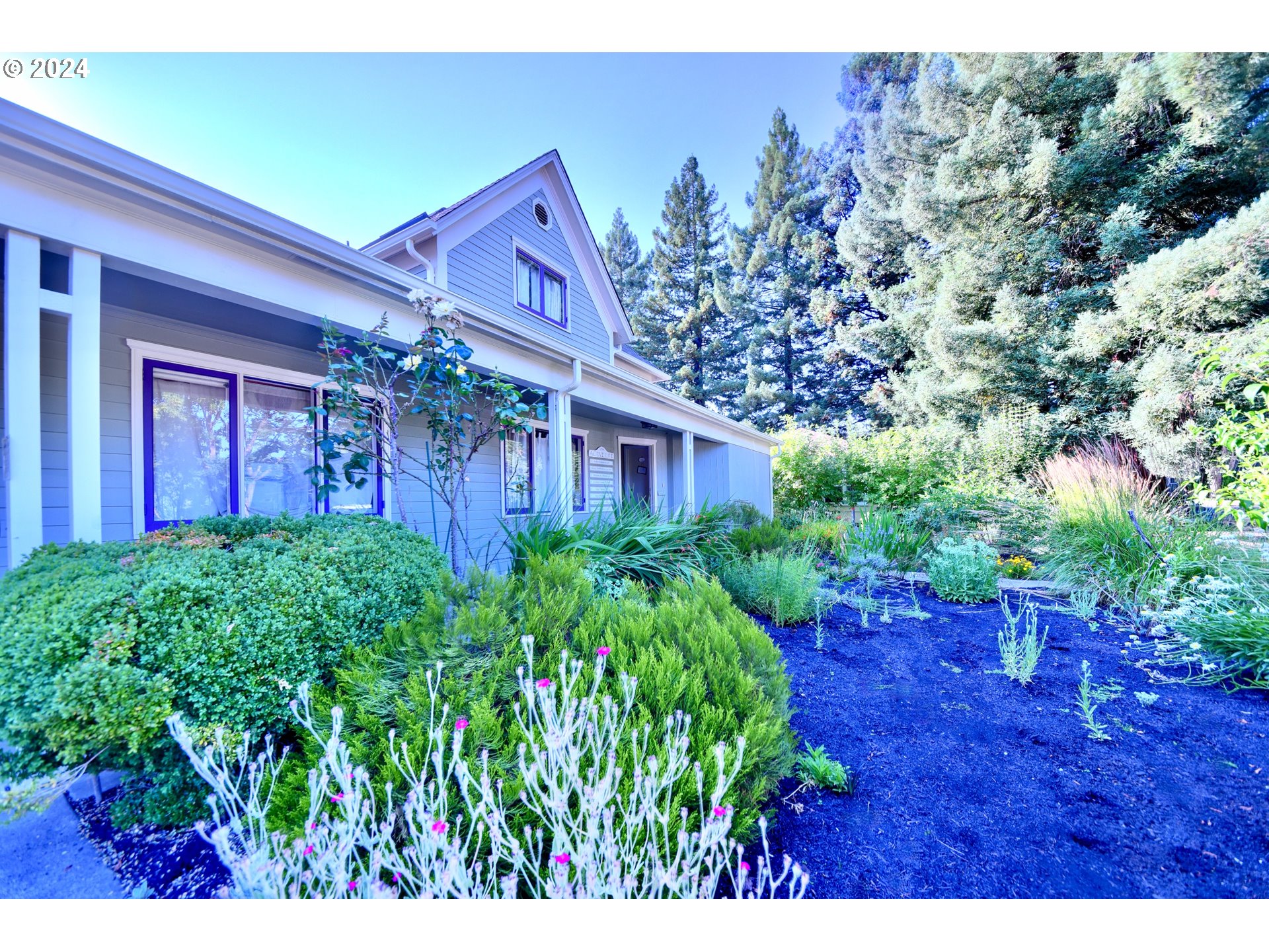 1034 LAWRENCE ST Property Photo 1