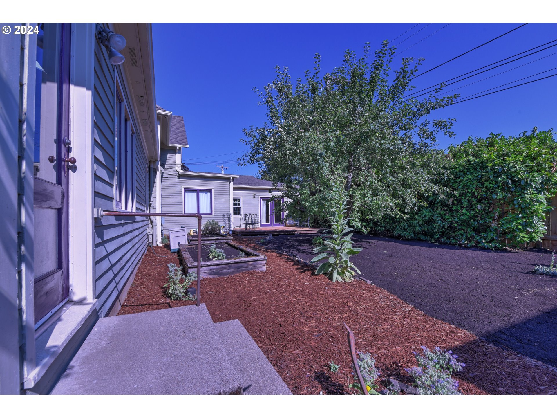 1034 Lawrence St Property Photo 32