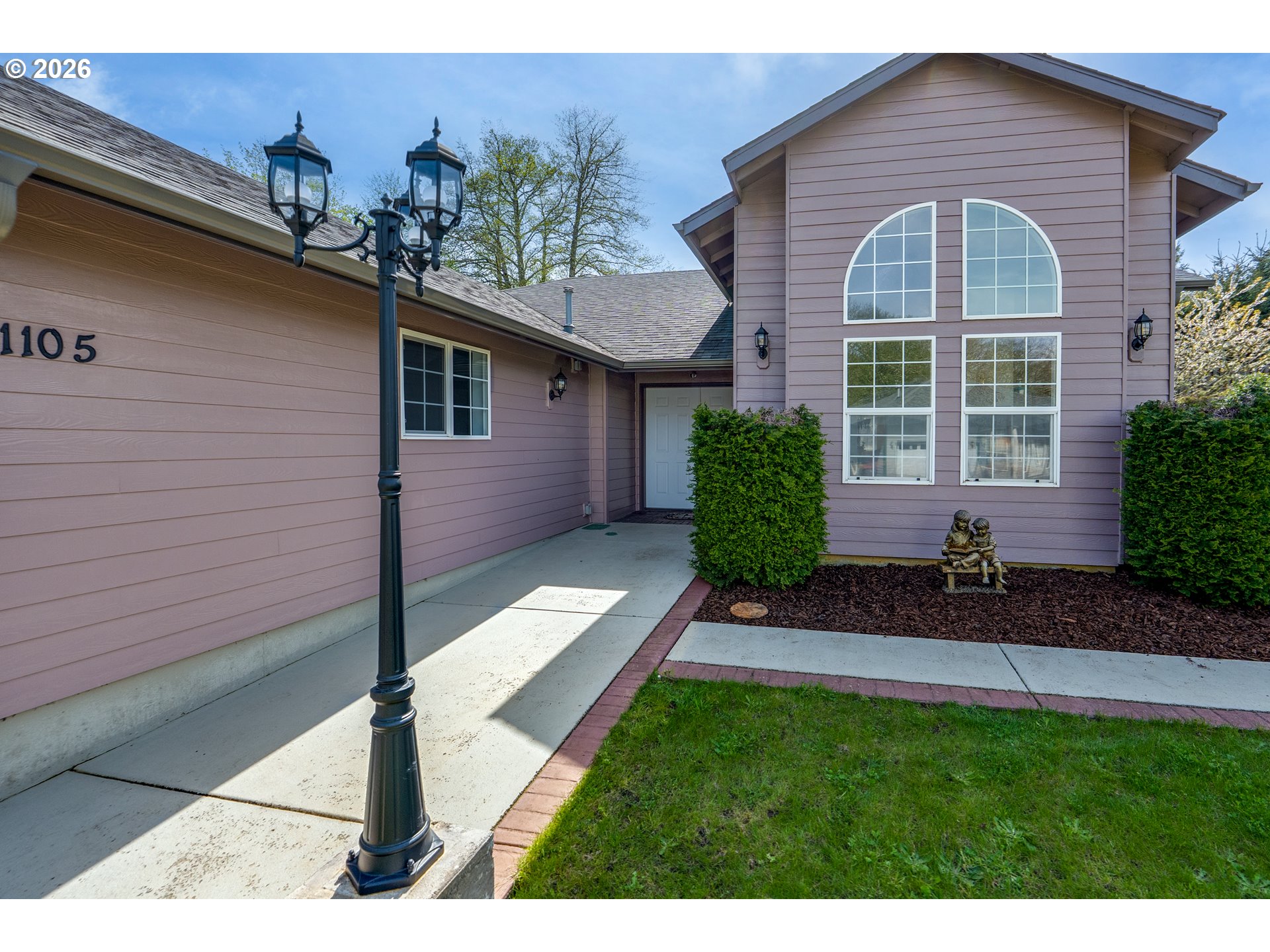 1105 Peacock St Property Photo 4