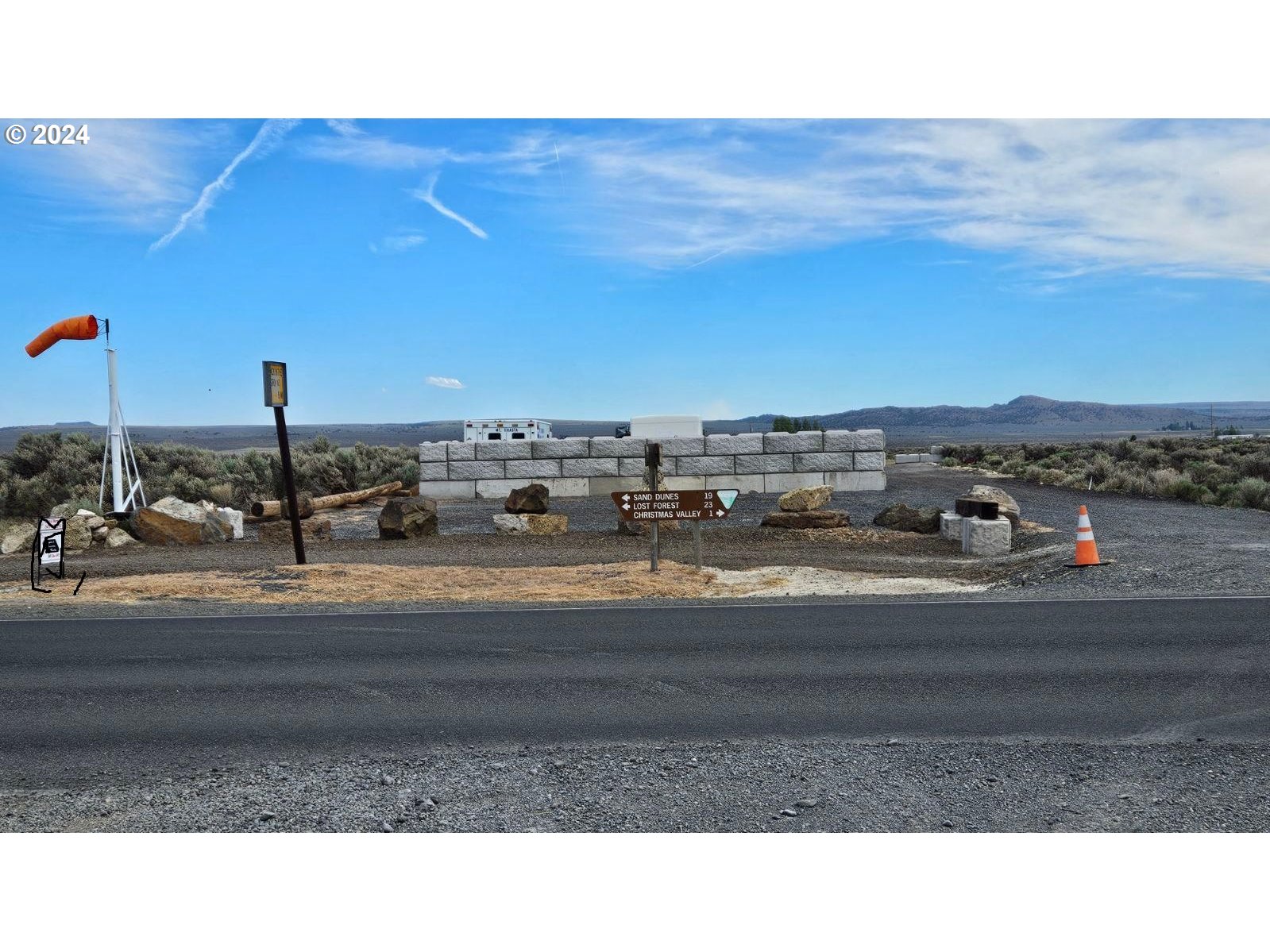 100 1800 Christmas Valley Hwy Property Photo 2