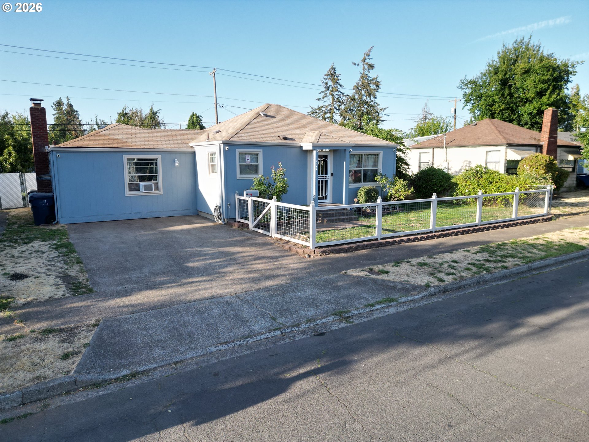2460 E St Property Photo 3