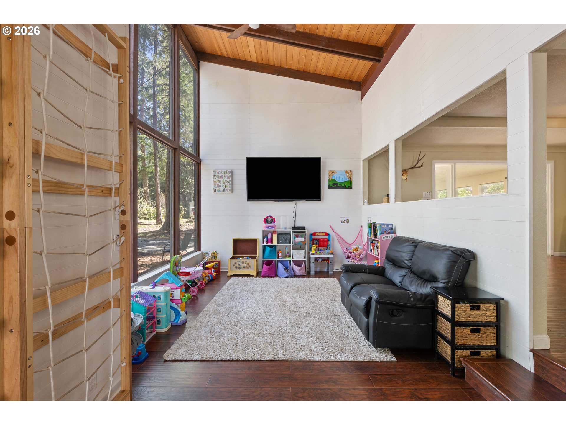 1293 Starveout Creek Rd Property Photo 4