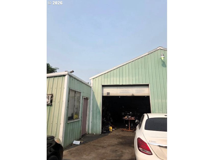 710 E Elm Ave Property Photo 11