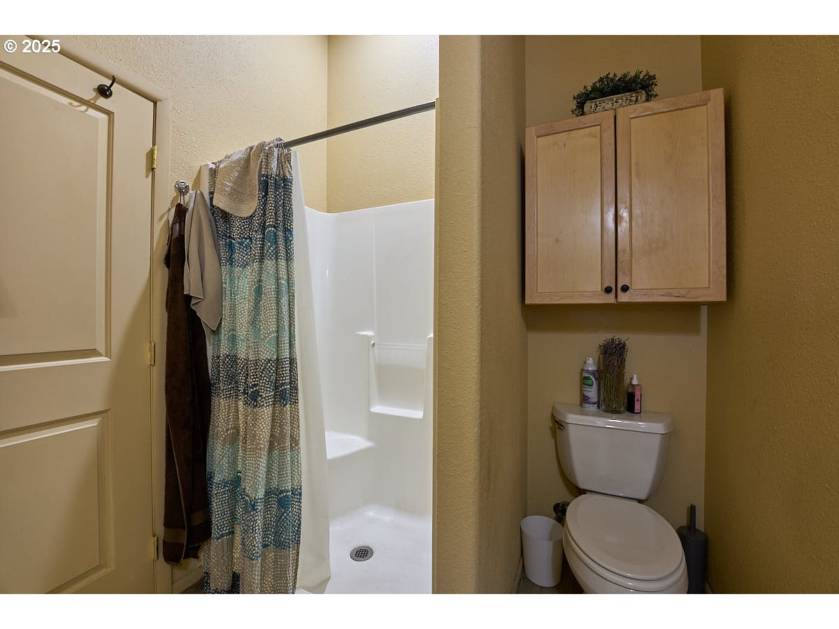 105 E Main St Property Photo 16