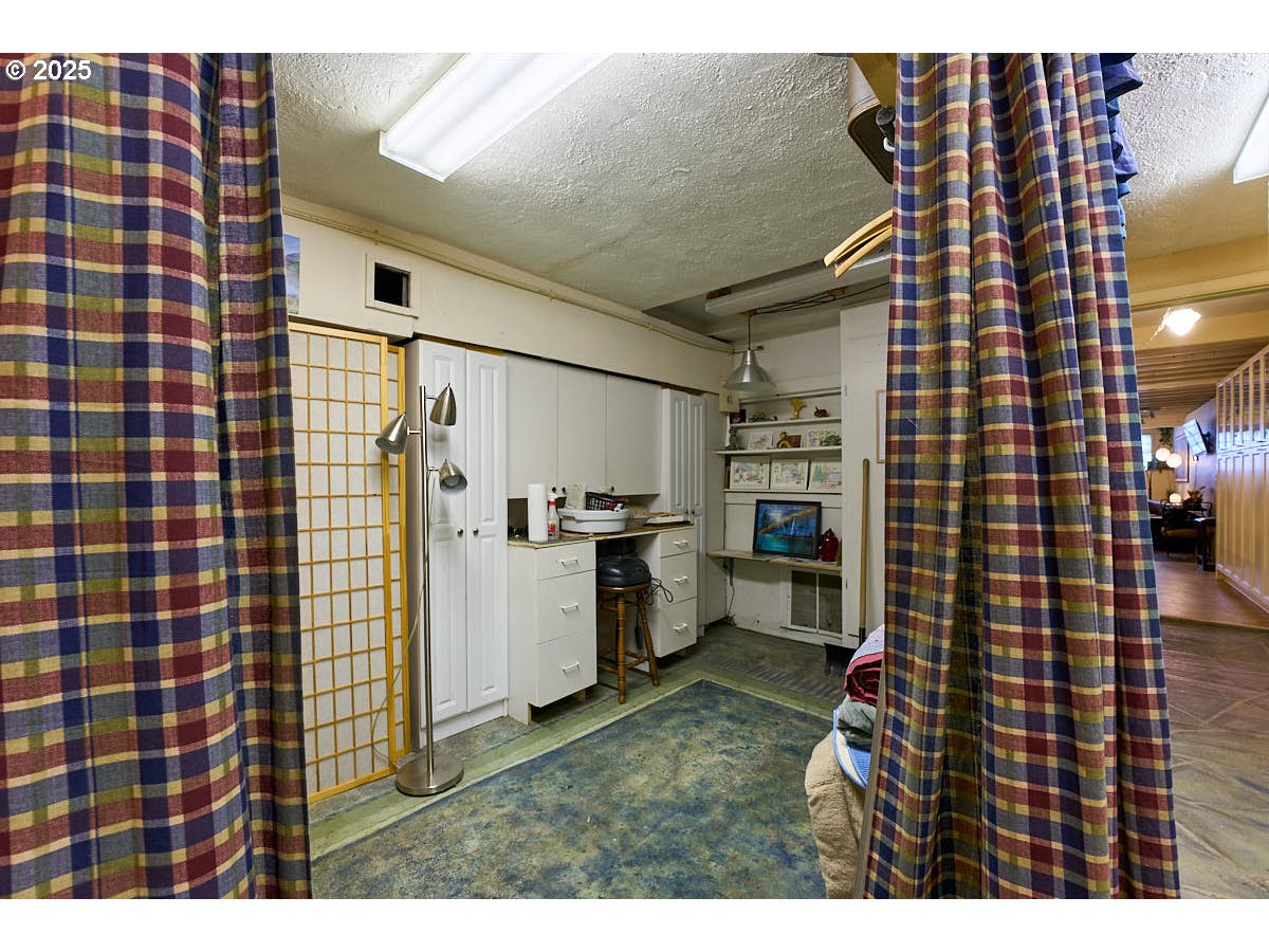 105 E Main St Property Photo 21