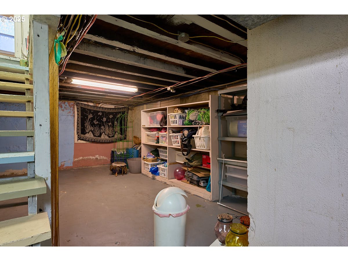 105 E Main St Property Photo 25