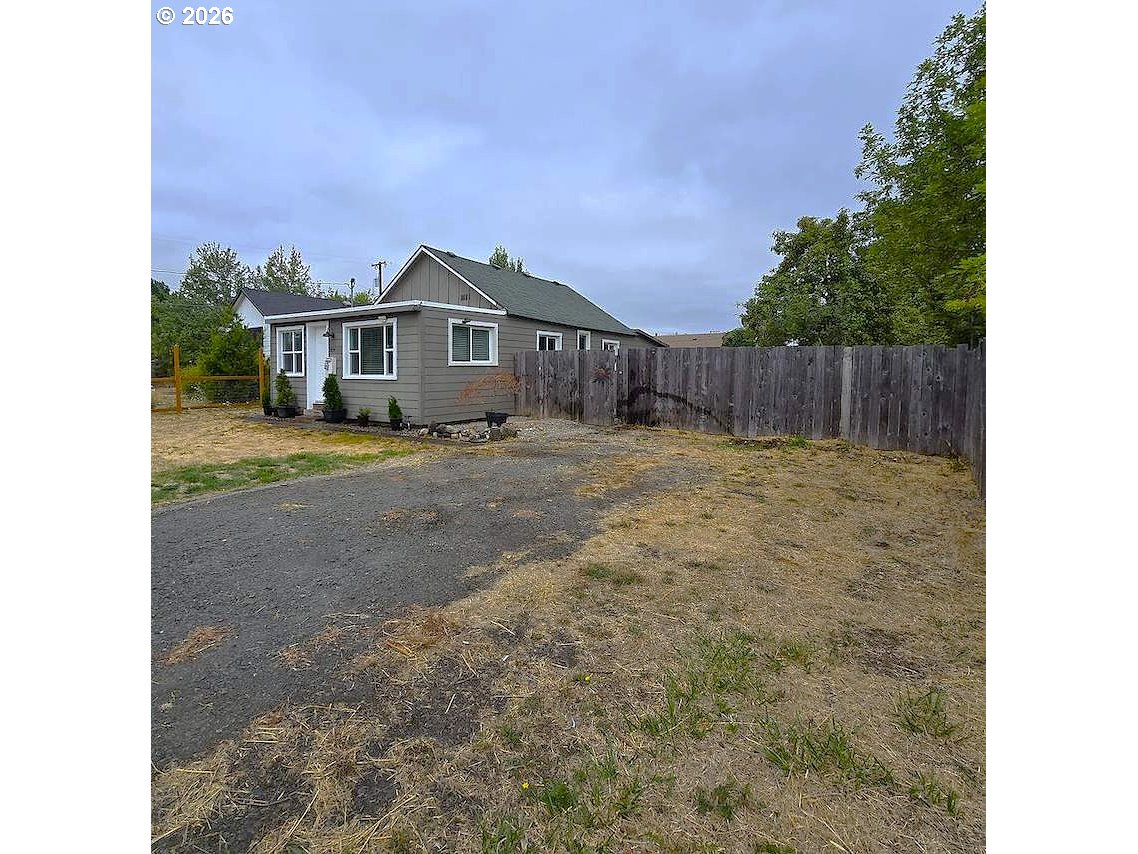 1875 W 18th Ave Property Photo 2