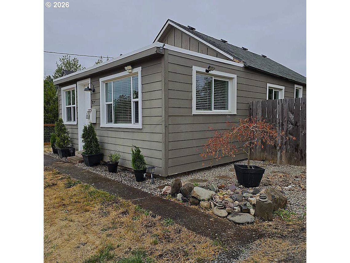 1875 W 18th Ave Property Photo 4