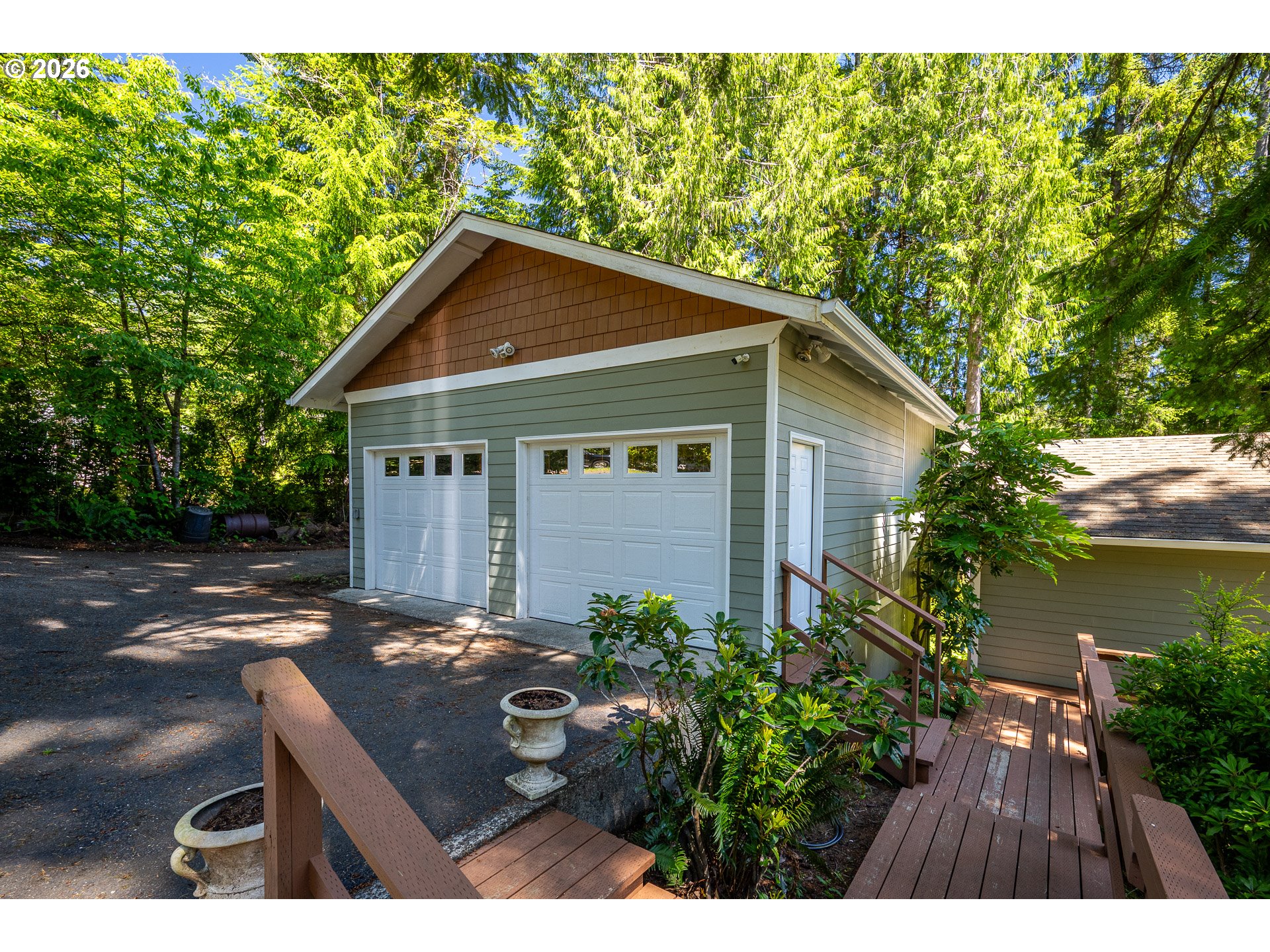 4995 Lake Dr Property Photo 5