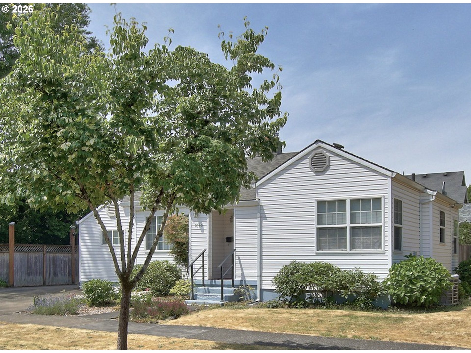 1035 Ne Ford St Property Photo 1