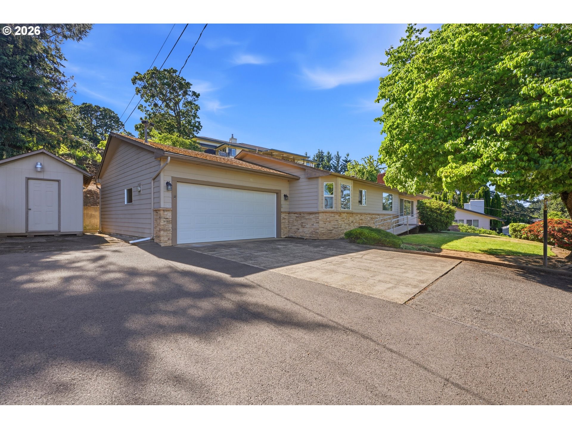 429 Stoneway Dr Nw Property Photo 1