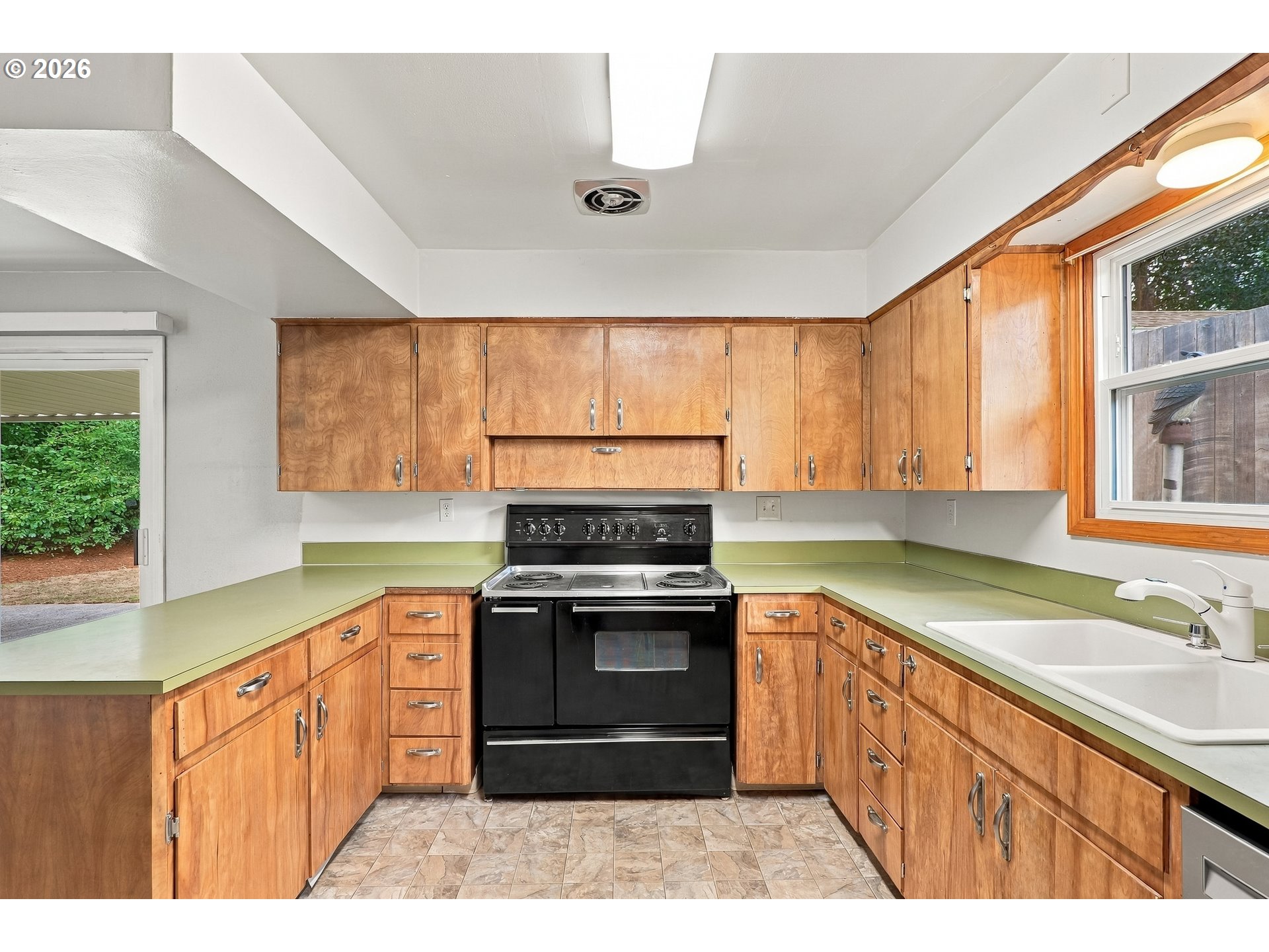 730 E Clarendon St Property Photo 10