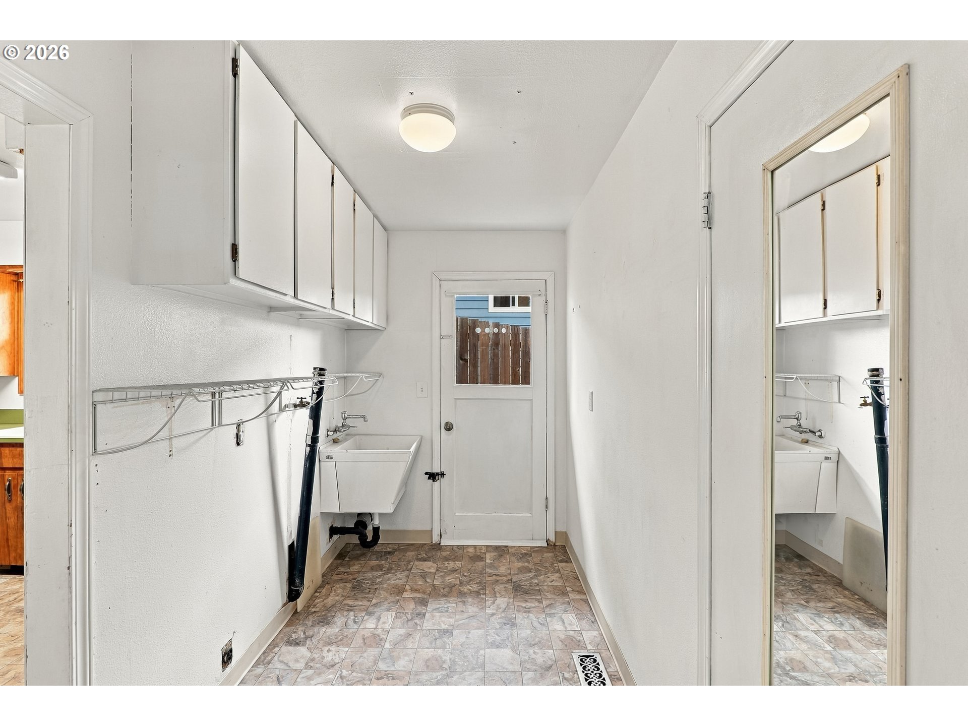 730 E Clarendon St Property Photo 11