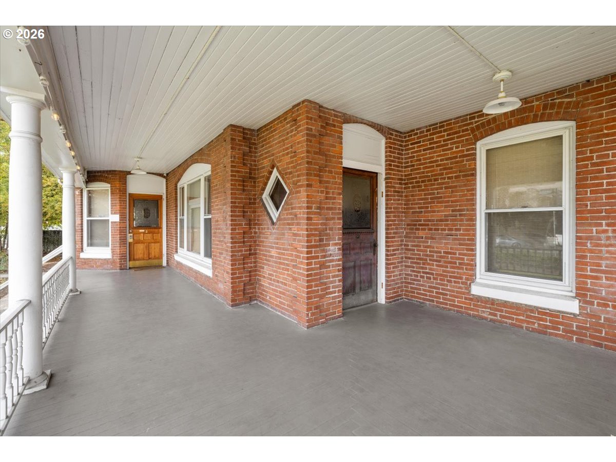 139 Sw I St Property Photo 3