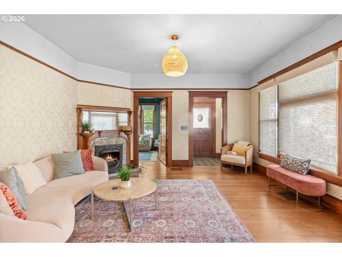 139 Sw I St Property Photo 4
