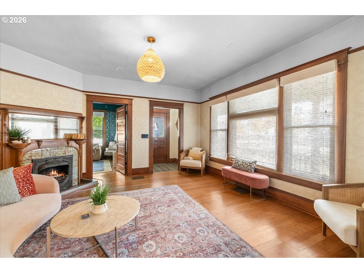 139 Sw I St Property Photo 5