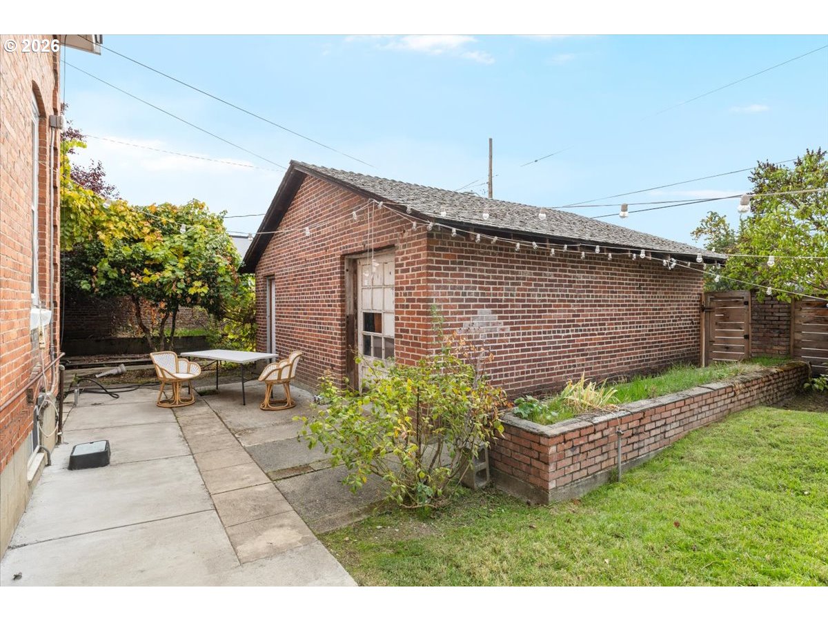 139 Sw I St Property Photo 44