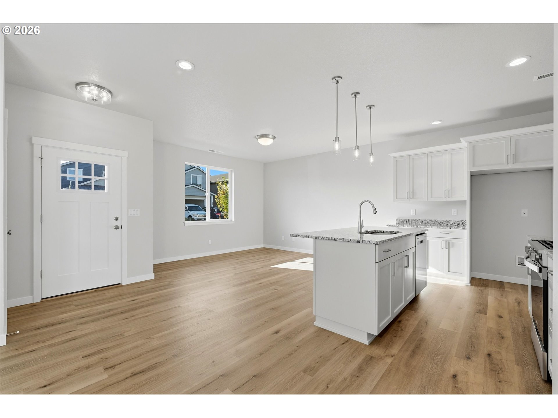366 Se Shetterly Dr Property Photo 3