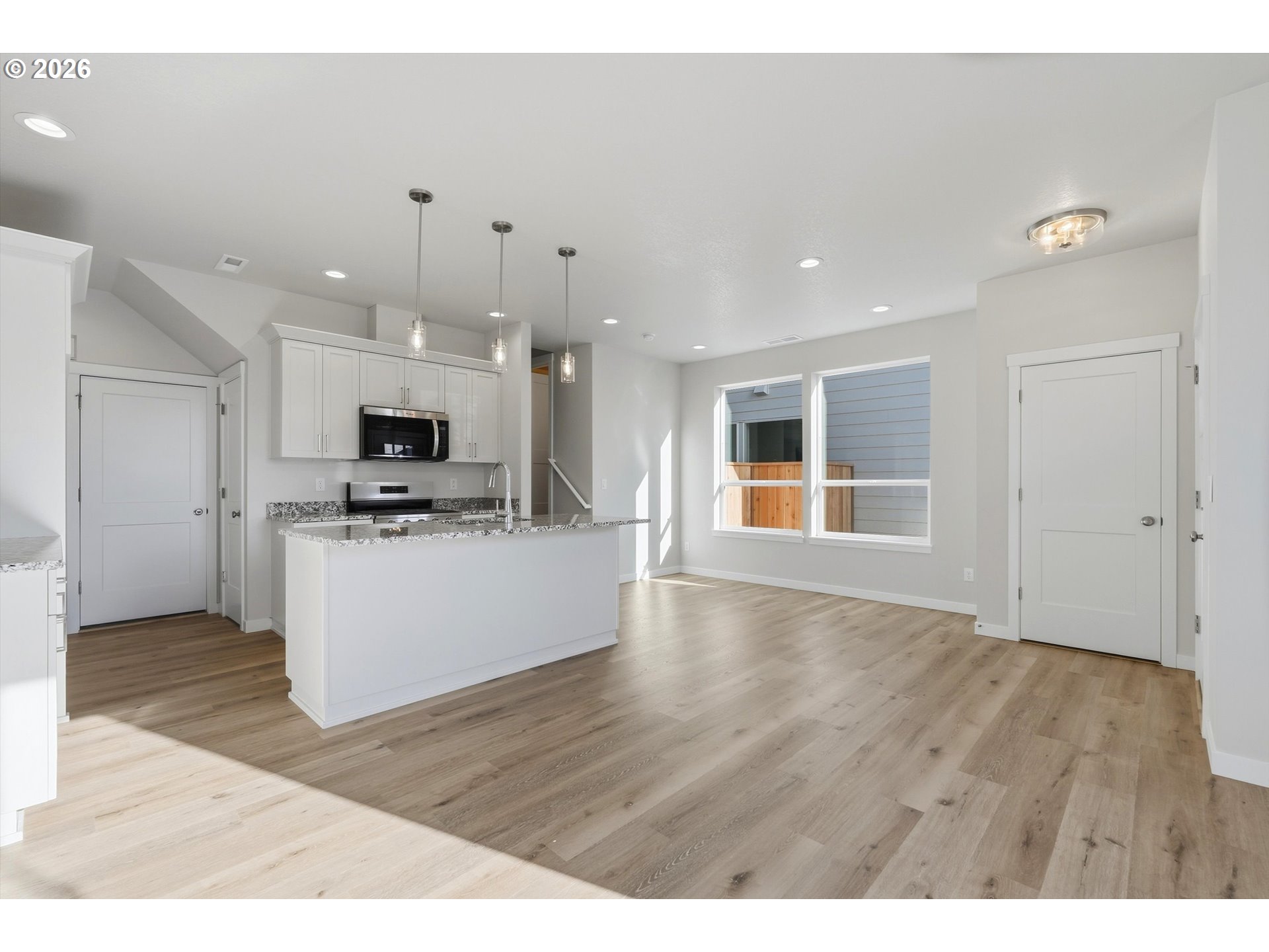 366 Se Shetterly Dr Property Photo 4