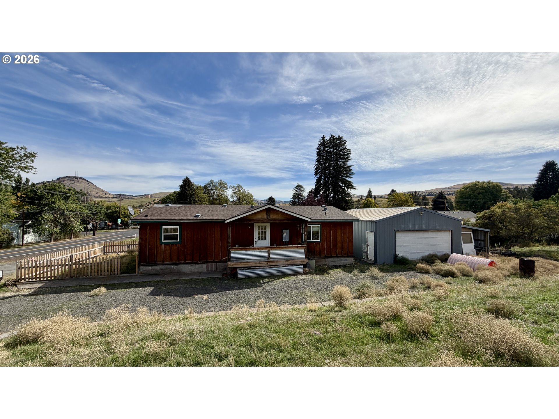 445 7th St Property Photo 1