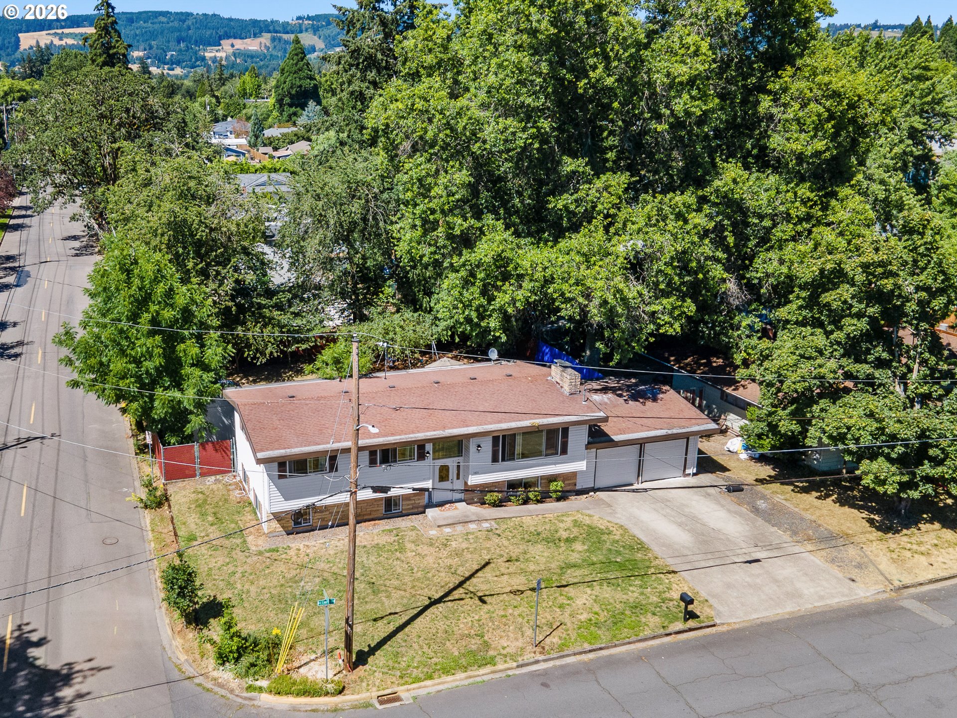 1801 E Laurel Dr Property Photo 3