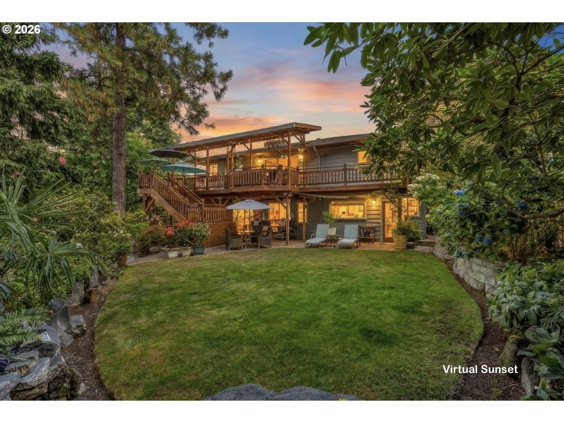 725 Nw Mawrcrest Dr Property Photo 3