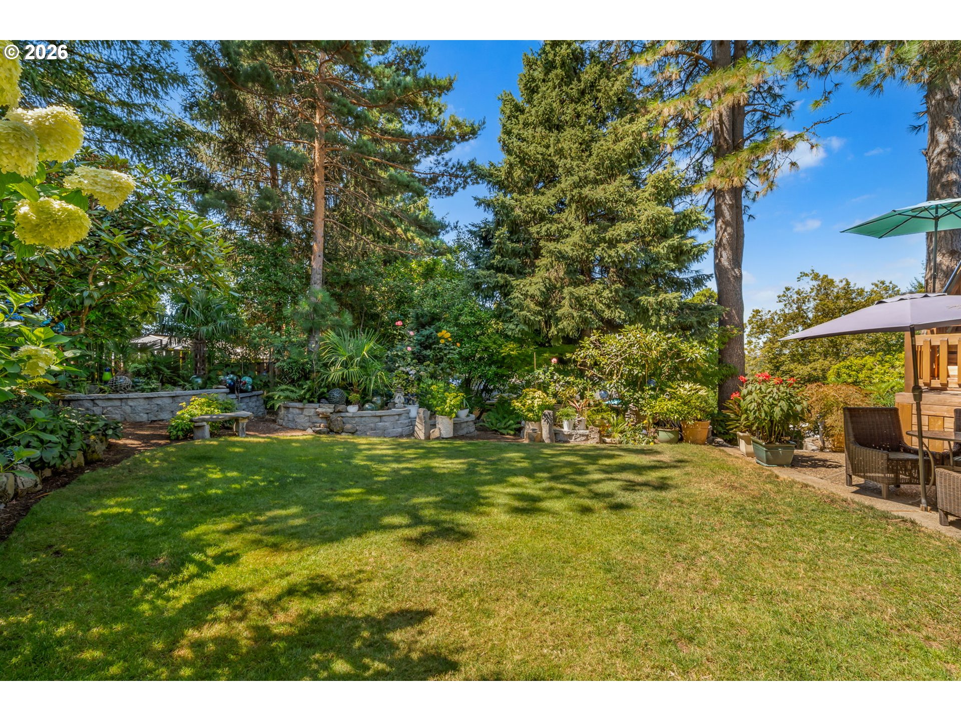 725 Nw Mawrcrest Dr Property Photo 18