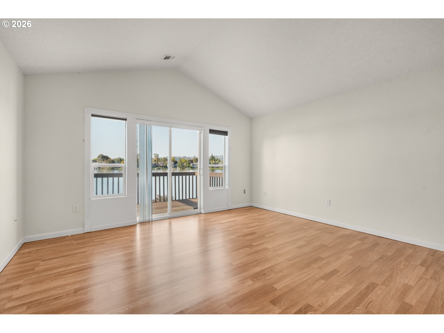 21223 Ne Shore Dr Property Photo 20
