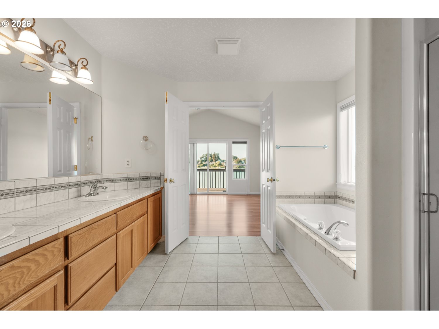21223 Ne Shore Dr Property Photo 24