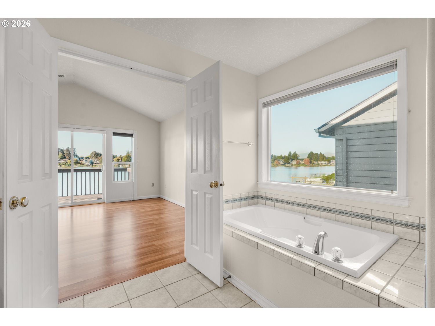 21223 Ne Shore Dr Property Photo 25