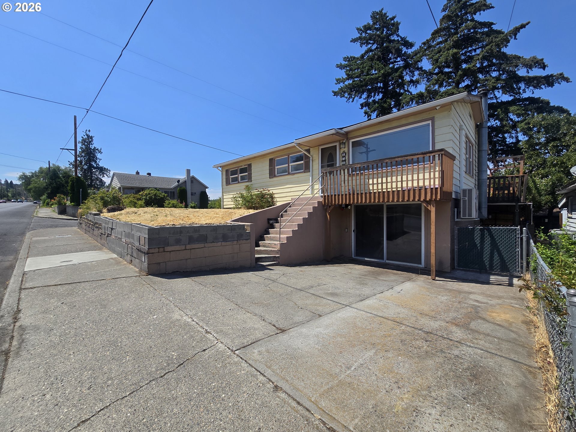 1515 Mount Hood St Property Photo 1