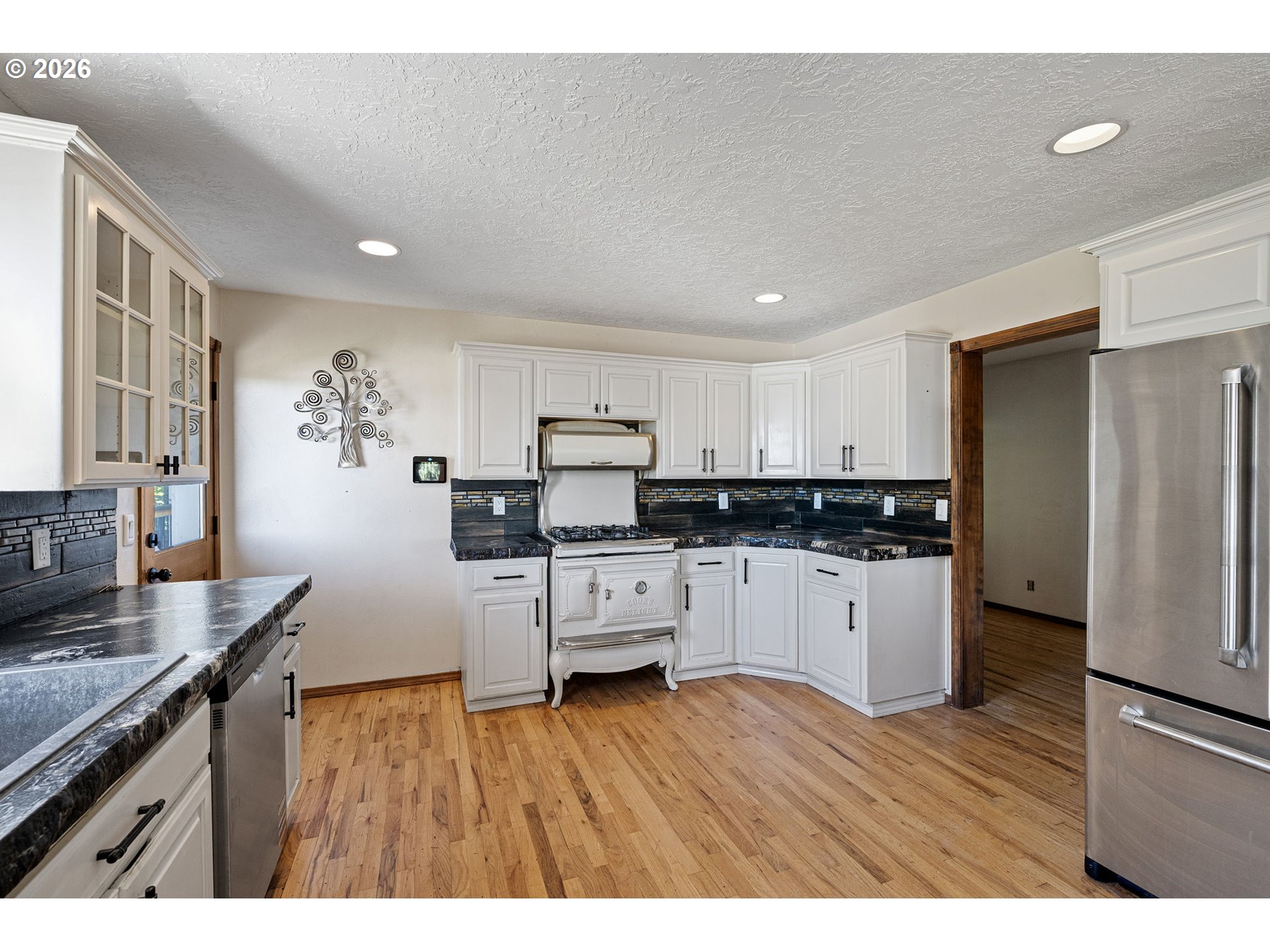 3955 Sunset Hills Dr Property Photo 5