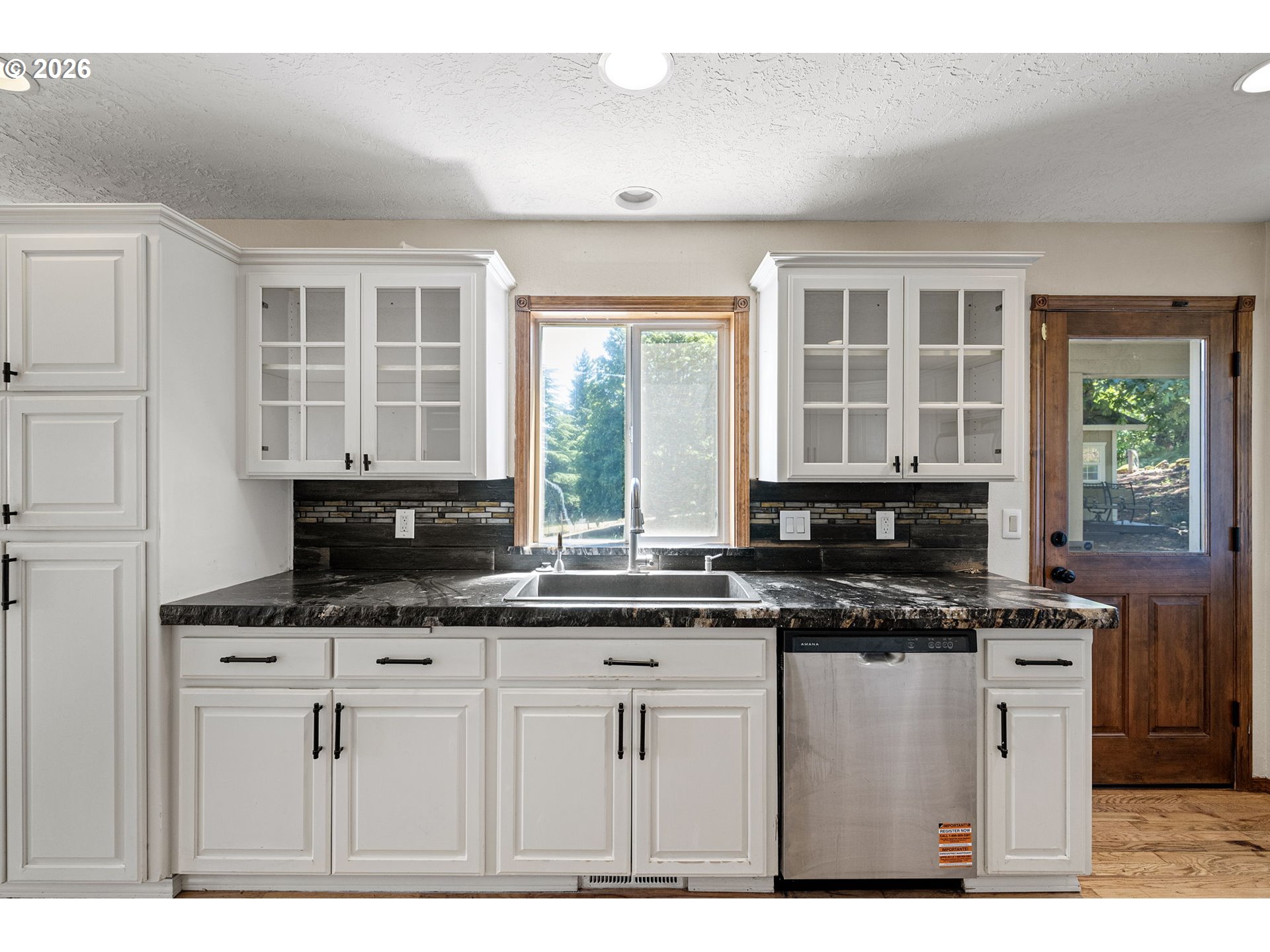 3955 Sunset Hills Dr Property Photo 6
