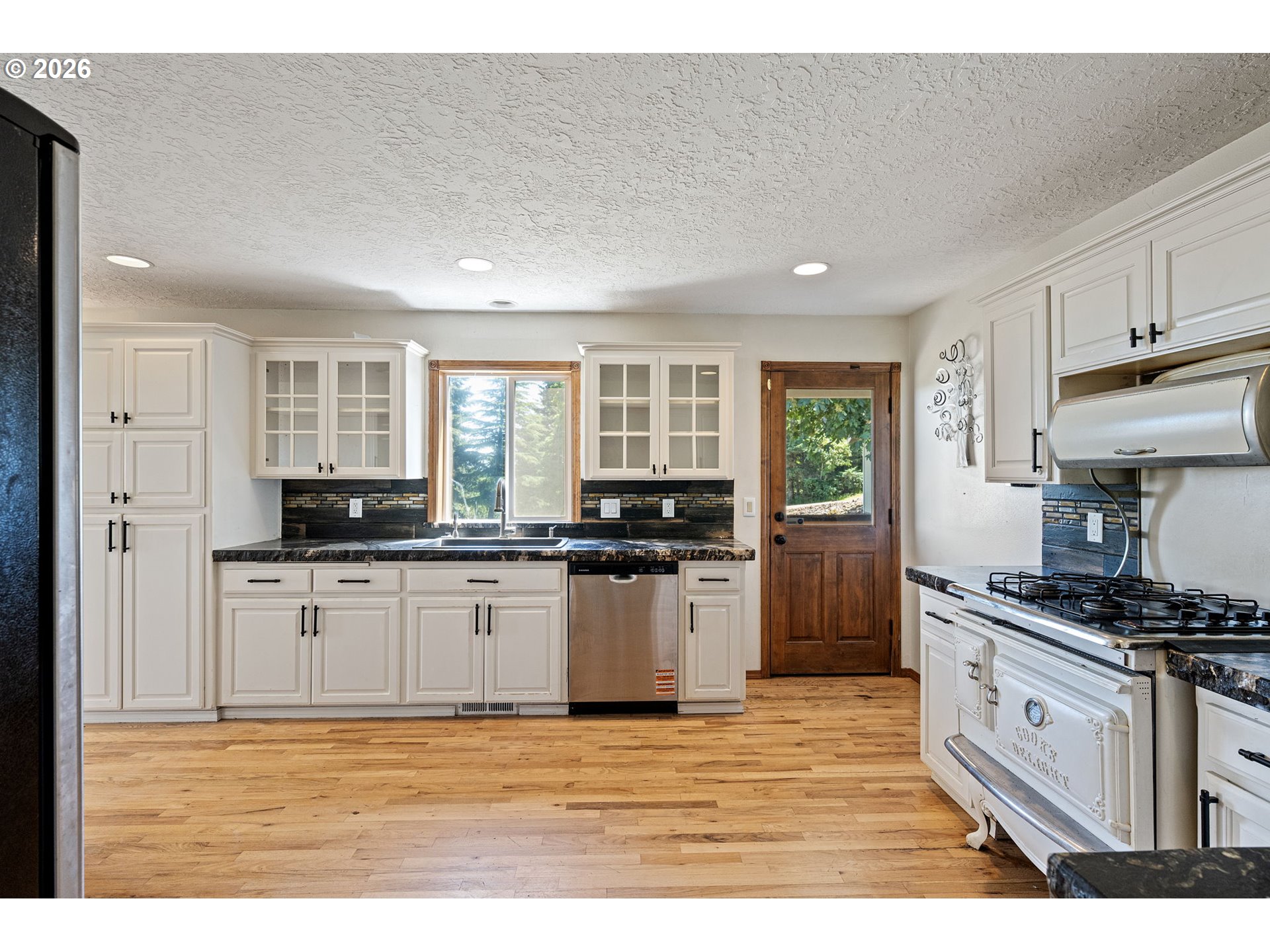 3955 Sunset Hills Dr Property Photo 7