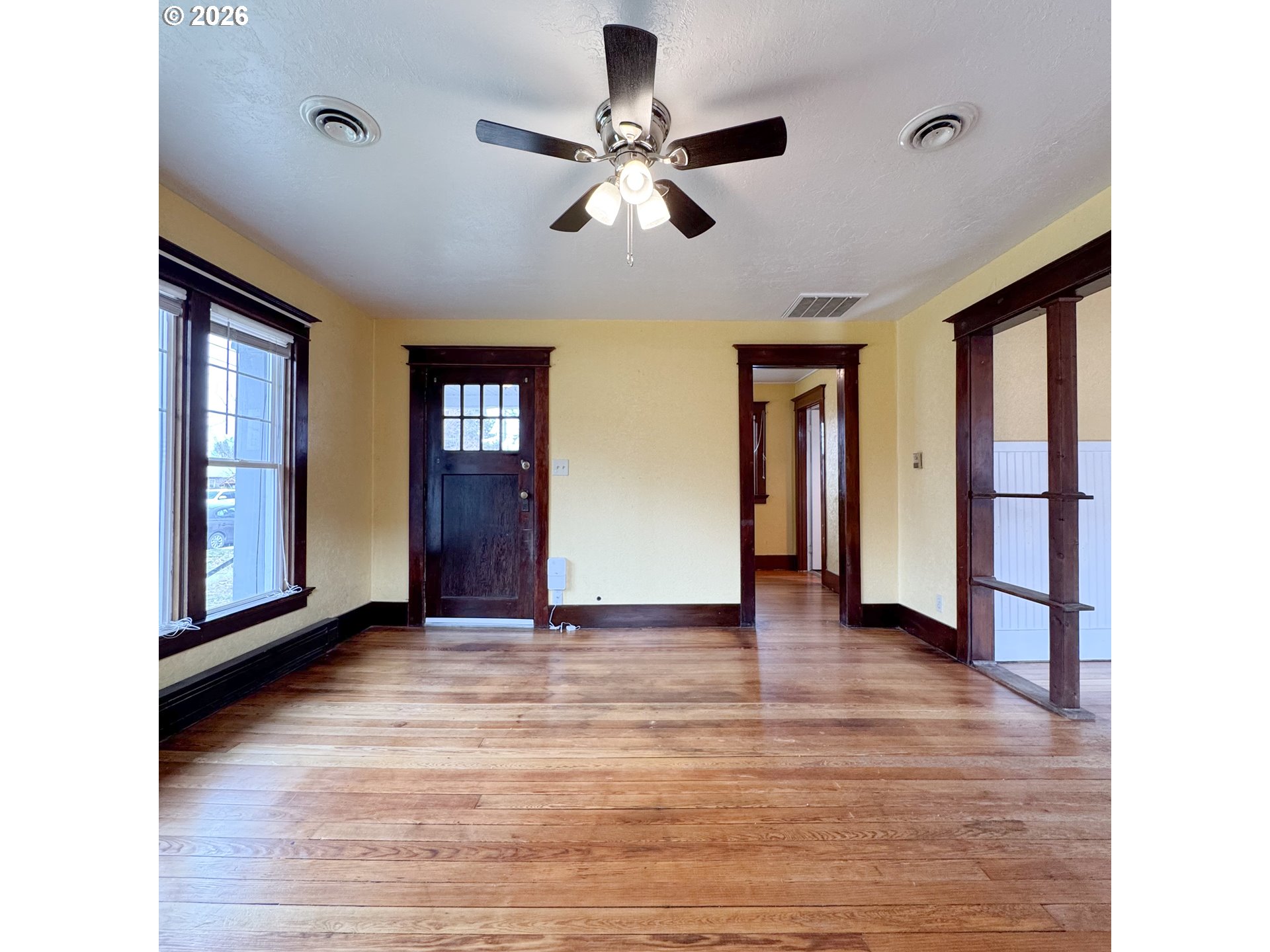 2414 3rd St Property Photo 2