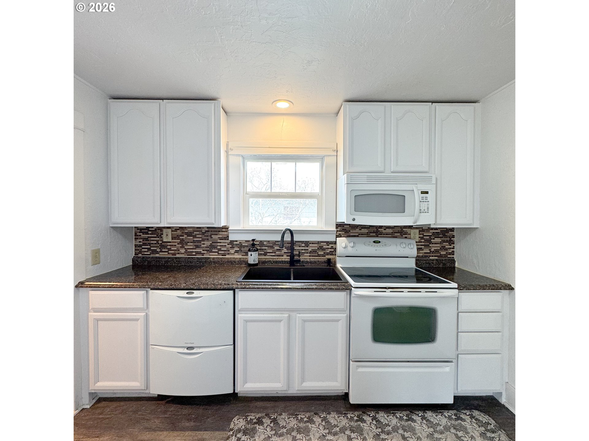 2414 3rd St Property Photo 6