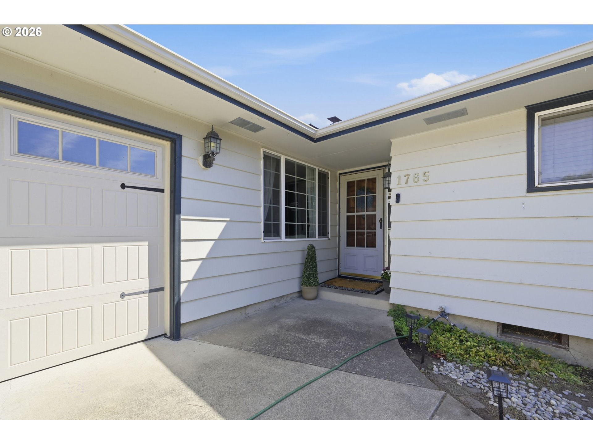 1765 Santa Rosa St Property Photo 3
