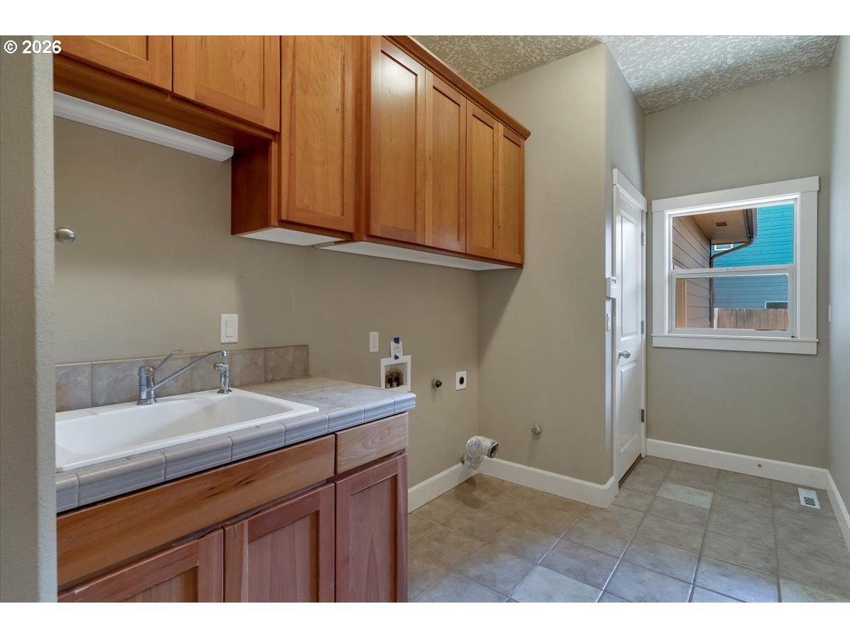 1674 Olympia Ct Property Photo 18