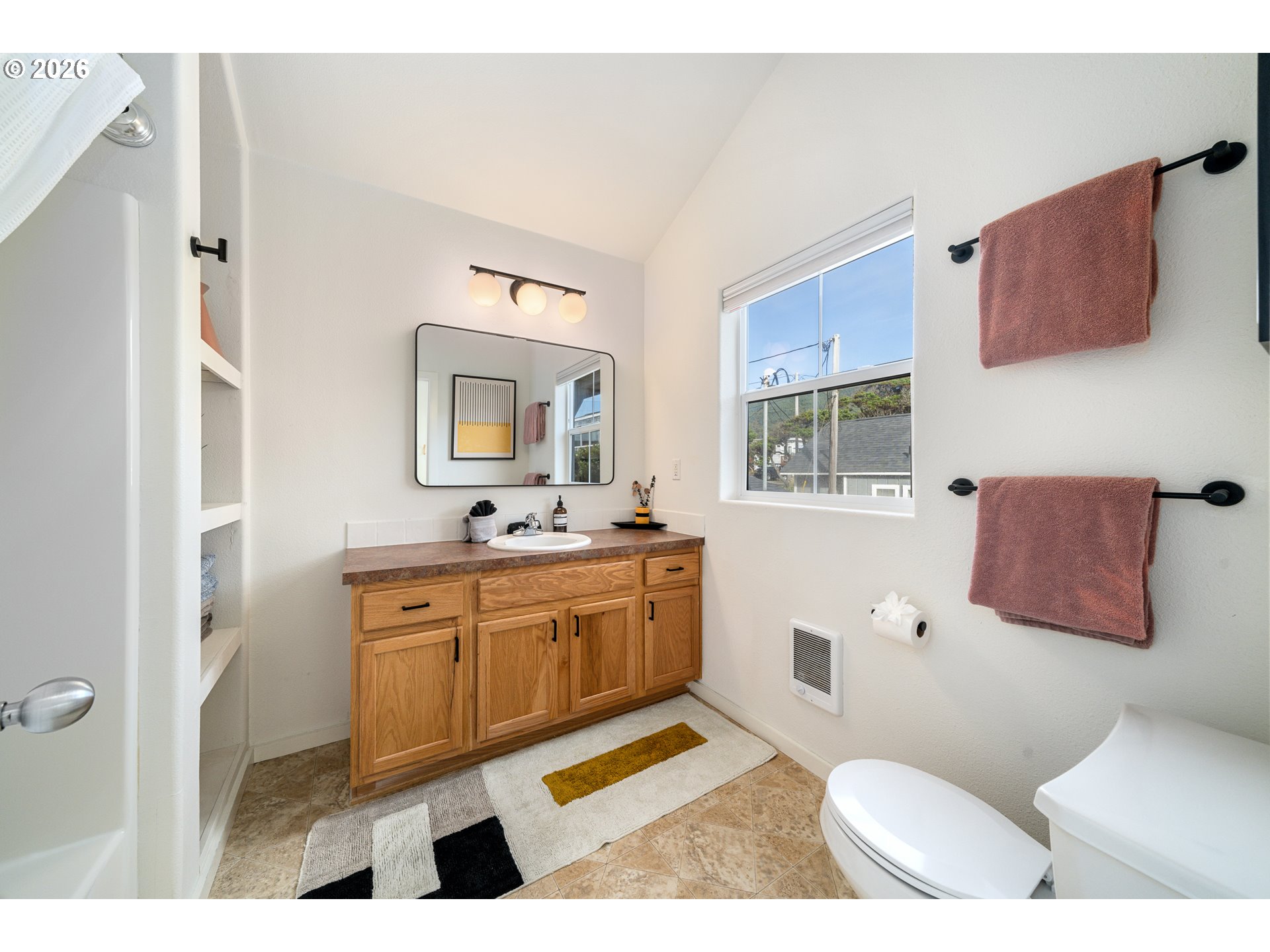 1227 N Pacific Ln Property Photo 23