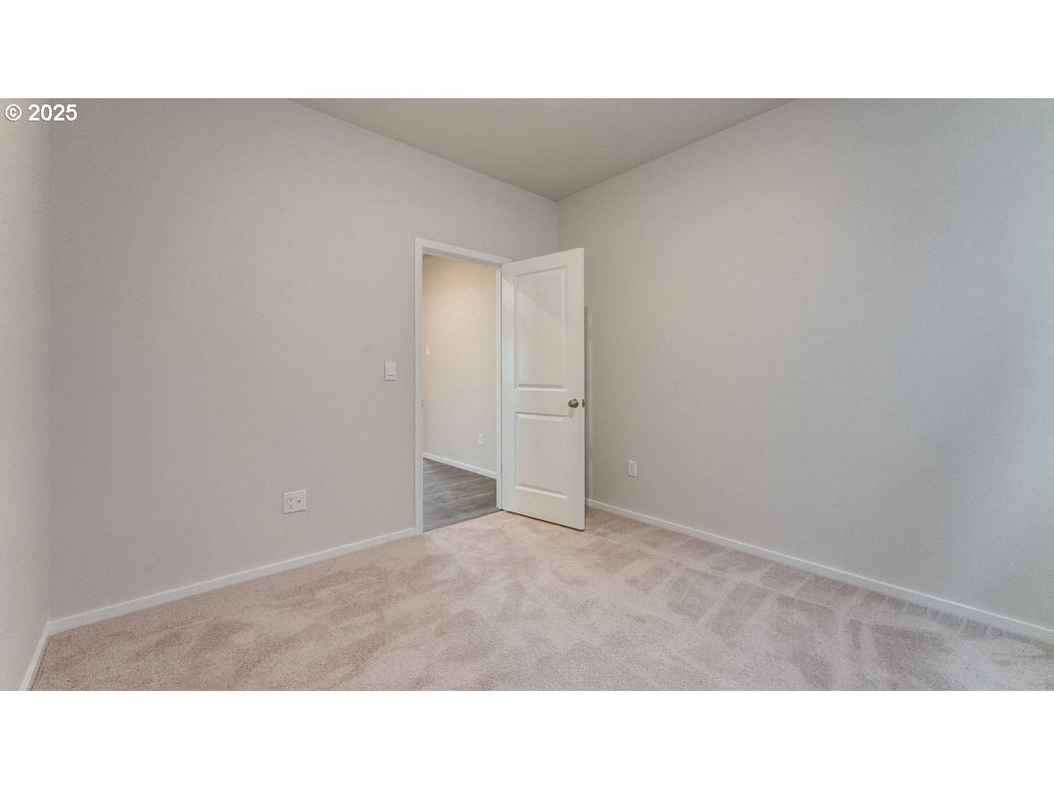 4934 Elvis Ave Ne Property Photo 4