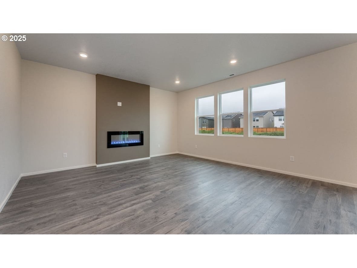 4934 Elvis Ave Ne Property Photo 5