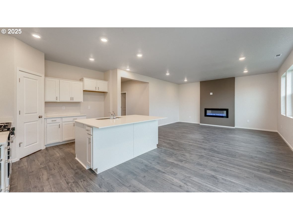 4934 Elvis Ave Ne Property Photo 10