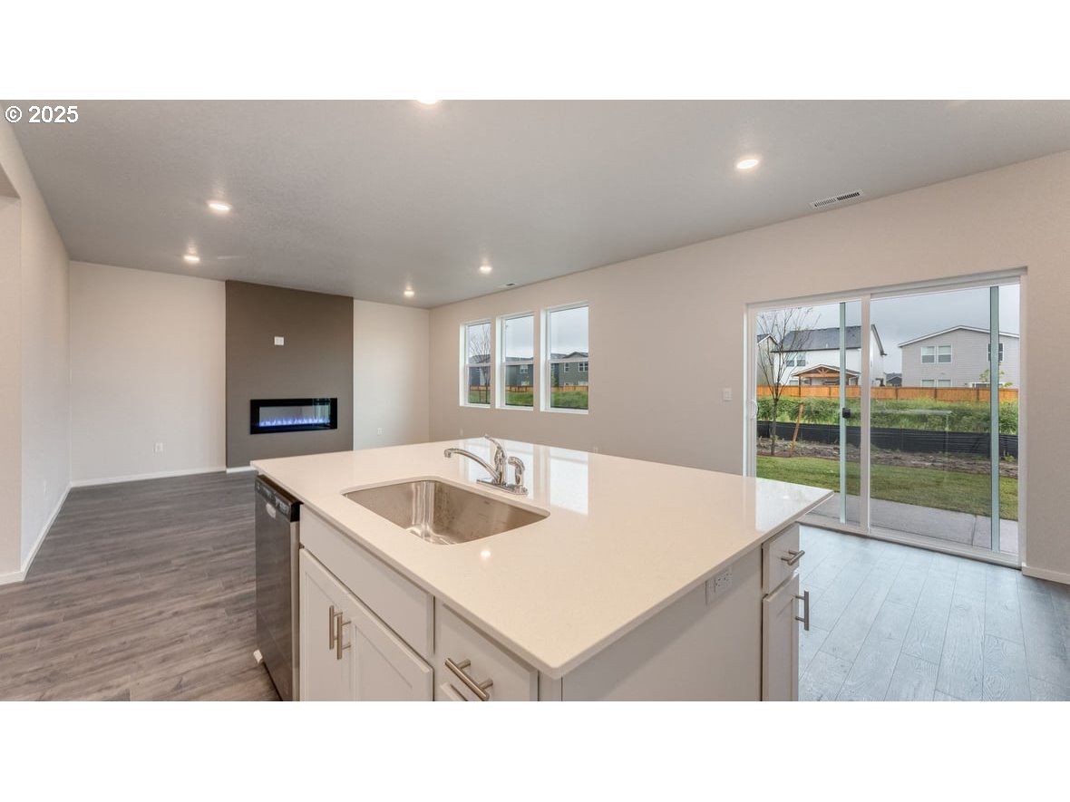 4934 Elvis Ave Ne Property Photo 12
