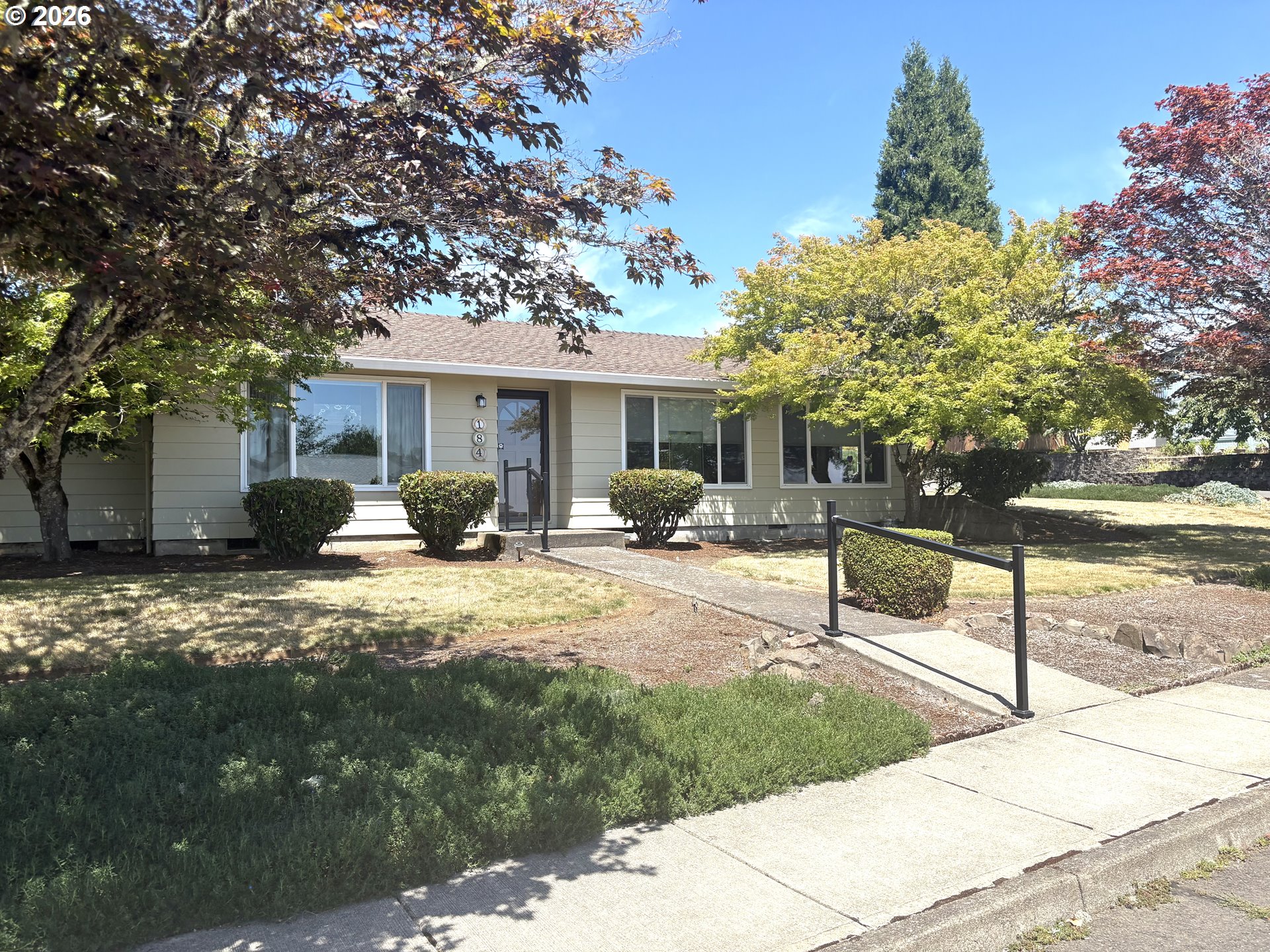 184 Ne Gerlinger Ln Property Photo 1