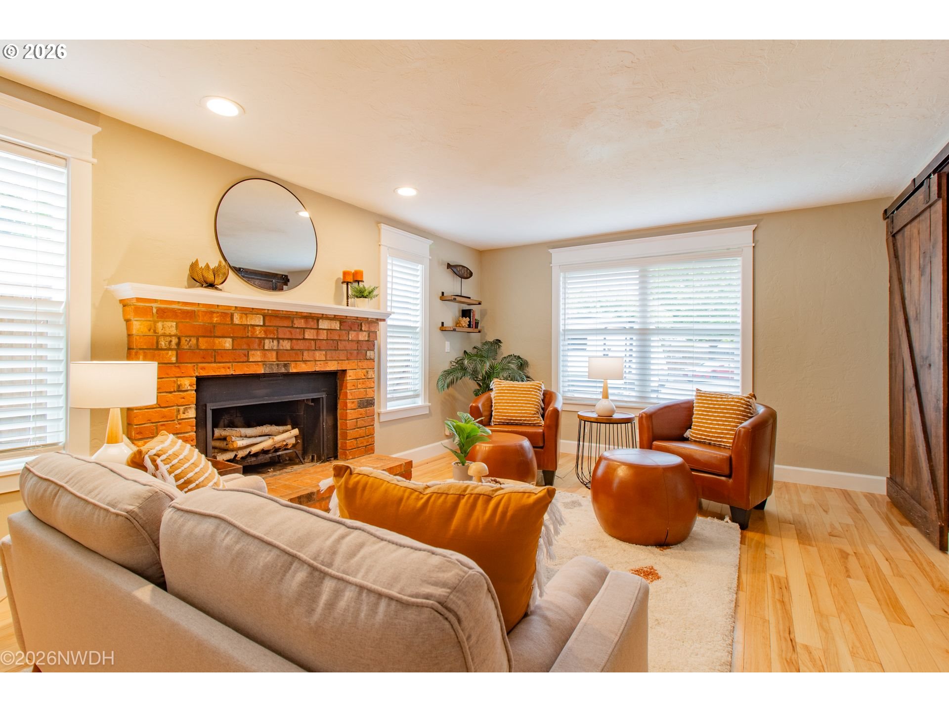 3325 Honeywood St Property Photo 2