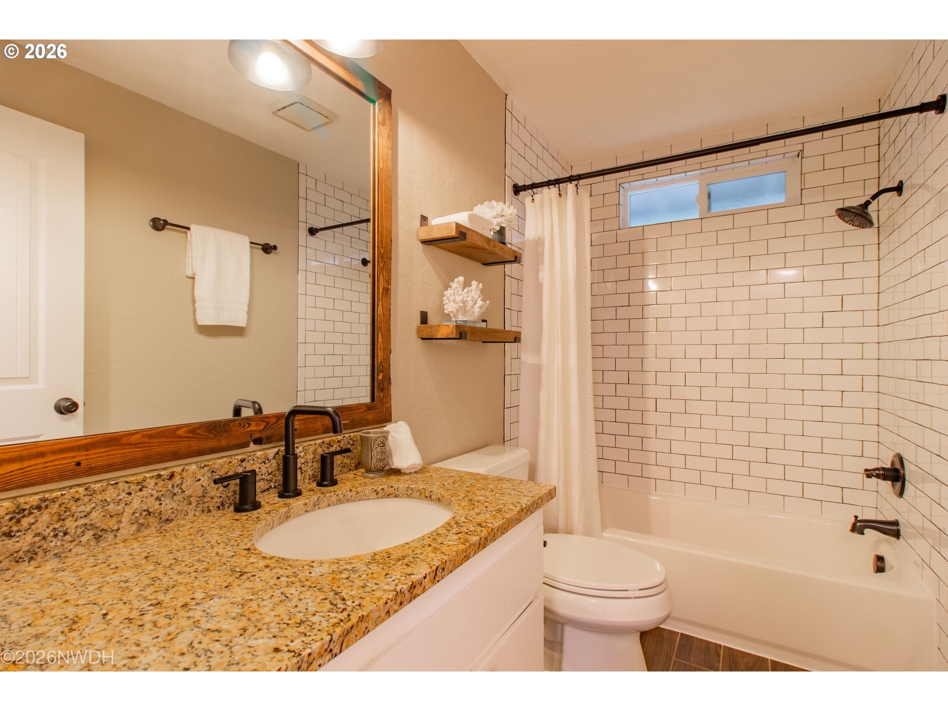 3325 Honeywood St Property Photo 17