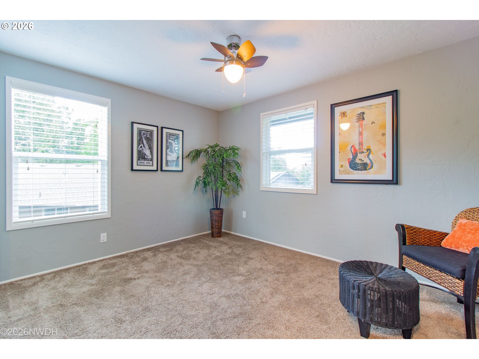 3325 Honeywood St Property Photo 25