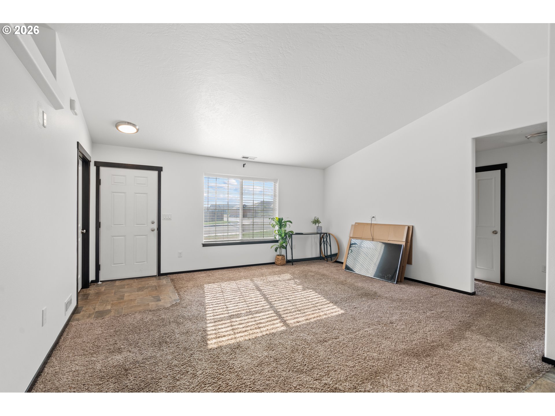 2734 Curlew St Property Photo 5